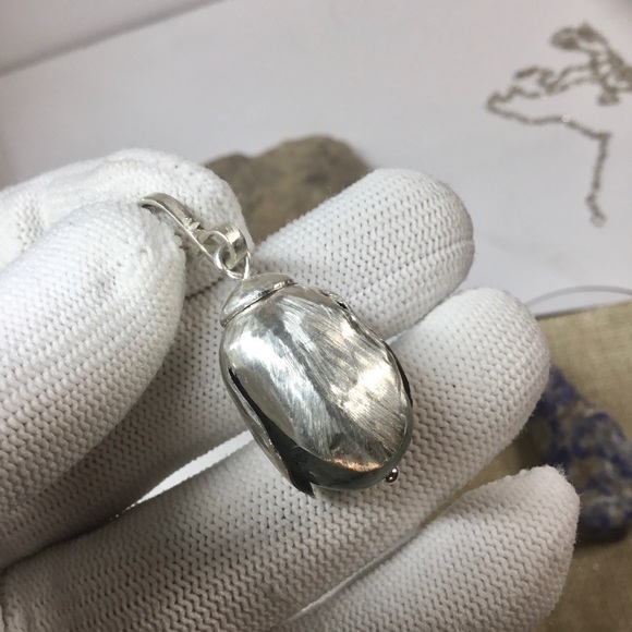 Sterling Silver Tulip Pendant Prehnite Gemstone - Picture 3 of 8